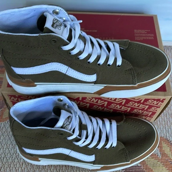 Vans WMNS Sk8-Hi Tapered
Canvas Dark Olive
VN0005U2D0L
Platforms Sneakers - Picture 3 of 16
